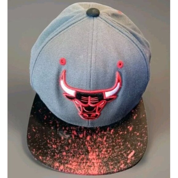 Chicago Bulls Hat Mitchell and Ness Hardwood Classics Embroidered Snapback - Picture 1 of 12